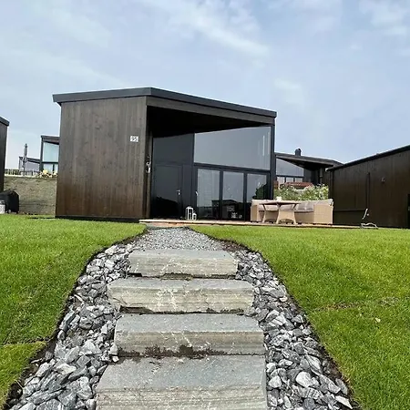 Attraktiv & Smart Funkishytte Pa Nes Strandhager. Holiday home