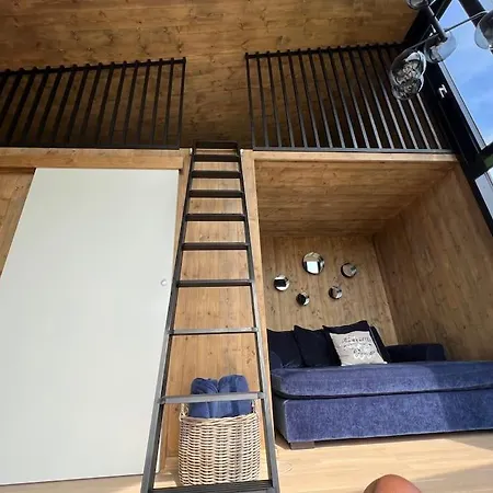 Attraktiv & Smart Funkishytte Pa Nes Strandhager. Holiday home Arnes (Nes)