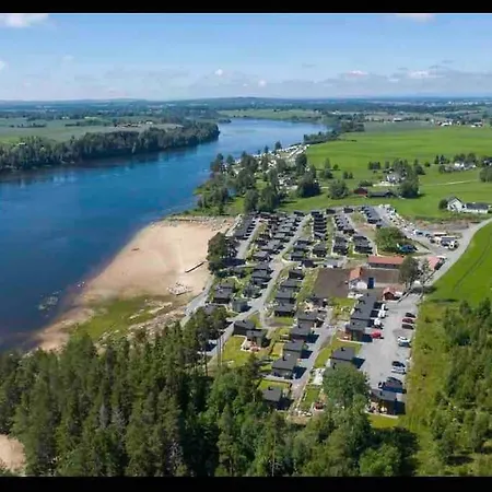 Attraktiv & Smart Funkishytte Pa Nes Strandhager.