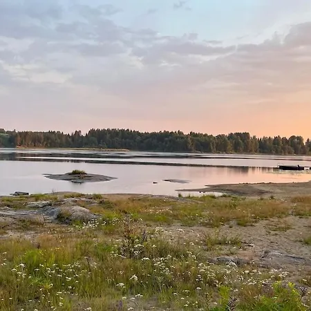 Attraktiv & Smart Funkishytte Pa Nes Strandhager. * Arnes (Nes)