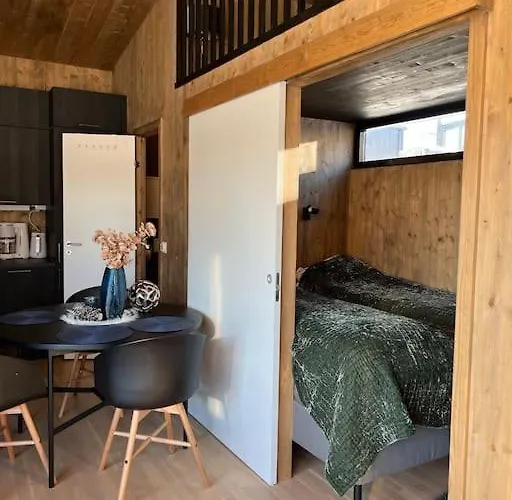 Attraktiv & Smart Funkishytte Pa Nes Strandhager. Casa vacanze Årnes